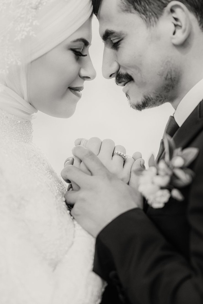 Aşık olmadığın halde zengin olsan evlenir miydin?