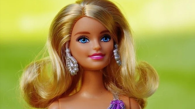 Barbie bebekler kız çocukları için oluşturduğu "mükemmel görüntü" sebebiyle öz güvensizliğe mi sebep oluyor?