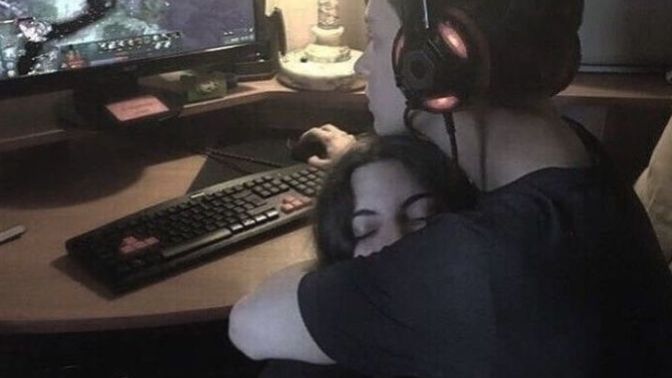 Gamer erkeklerin sürekli, sevgilisi ile oyunlar arasında kalma sebepleri sizce nedir?