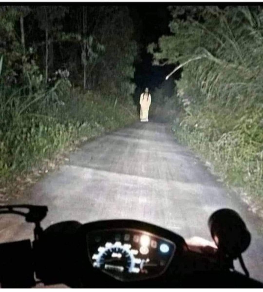 Gece yarisi karsiniza ciksa ne yaparsiniz?