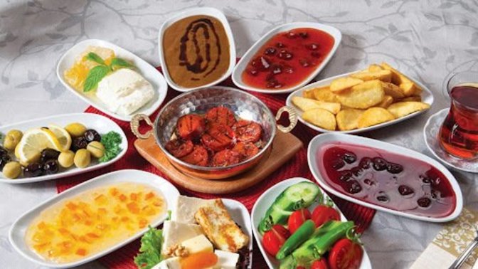 Kahvaltıda olmazsa olmaz şarküteri ürünün nedir?