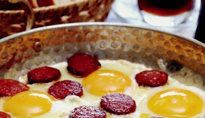 Sucuklu yumurta mı, pastırmalı yumurta mı favoriniz?