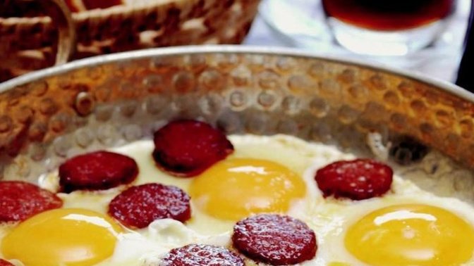 Sucuklu yumurta mı, pastırmalı yumurta mı favoriniz?