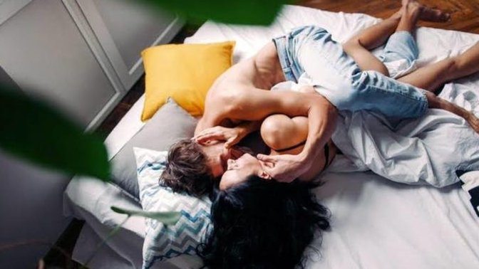 Cinsel ilişki sonrası, yatakta uzanmış dinlenen partnerinizi izlemeyi sever misiniz?