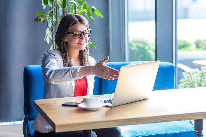 Yüz yüze iş görüşmelerinde mi daha rahatsınız yoksa online görüşmelerde mi?