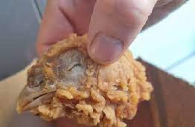 KFC müşteriye yanlışlıkla tavuk kafası vermiş, sana çıksa yer miydin?