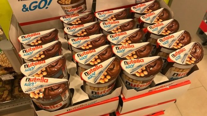 Kız arkadaşıma Nutella aldım beni çok sevdiğini söyledi. Sevdiğini söylemesi için illaki hediye mi almamız gerekiyor?