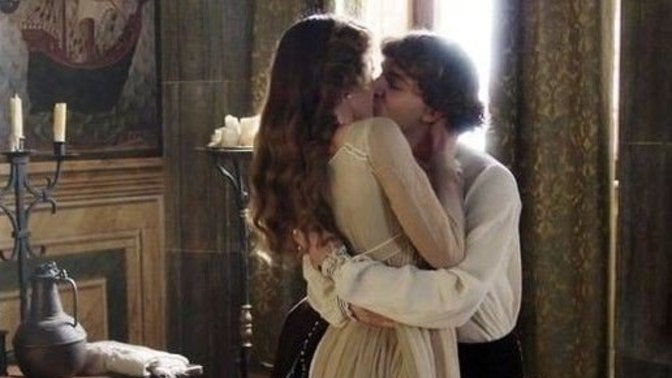 Kendin gibi biriyle sevgili olmak ister miydin?