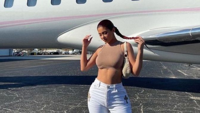 "Yılbaşında tatil yapmak şart" diyen insanlar kendilerini Kylie Jenner sanıyor olabilir mi?