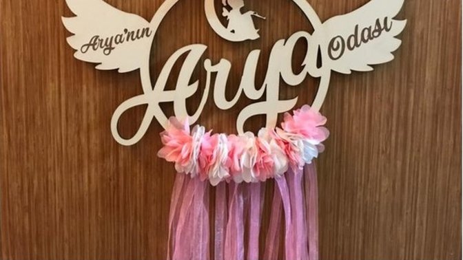 Bebek kapı süsü için hangisi sizce hediye alıcam da?