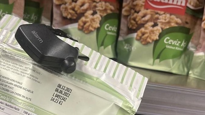 Marketteki ürünlere güvenlik önlemi için alarm takmaya başladılar! Ne düşünüyorsun?