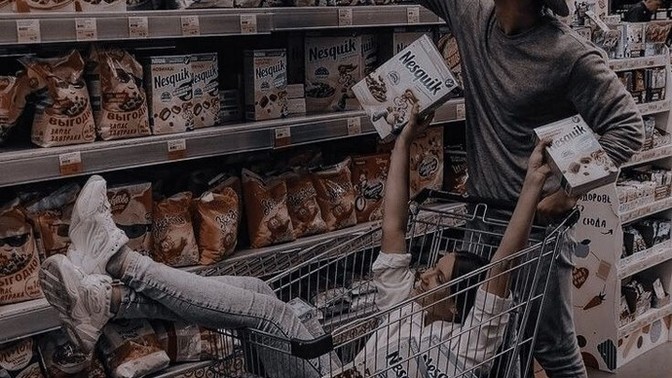 Bir erkek, bir kadını parası olmasa da mutlu edebilir mi?