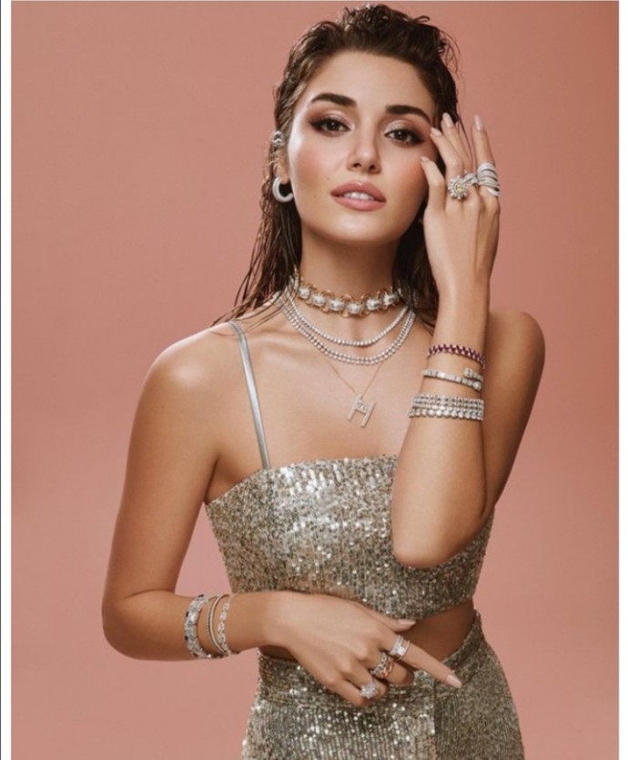 Hande Erçeli güzel buluyor musunuz?