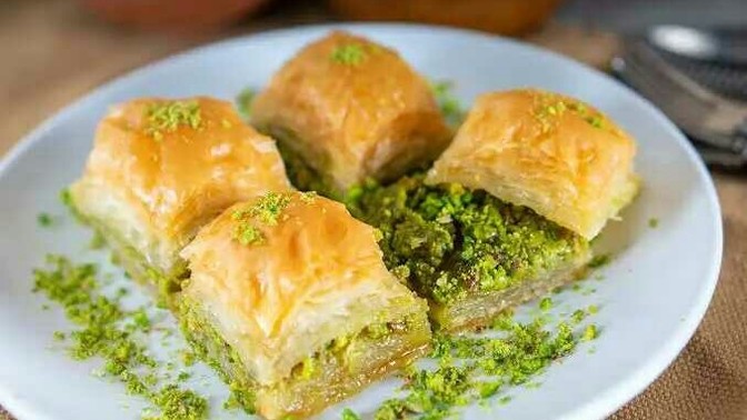Baklavaya antep fıstığı yerine bezelye koyulduğu doğru mu?