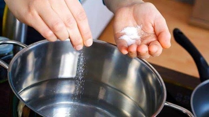 Sizce makarnada kaynatma suyuna tuz eklenmeli mi?