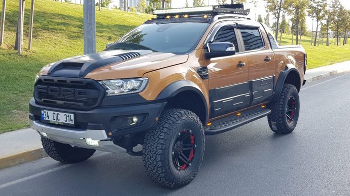 Ranger raptor mı, hilux invincible mı? Arazide hangisi daha iyi?