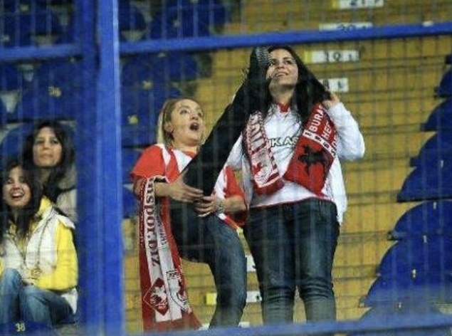 Futbol fanatiği kız iticiliği diye bir şey var mıdır?