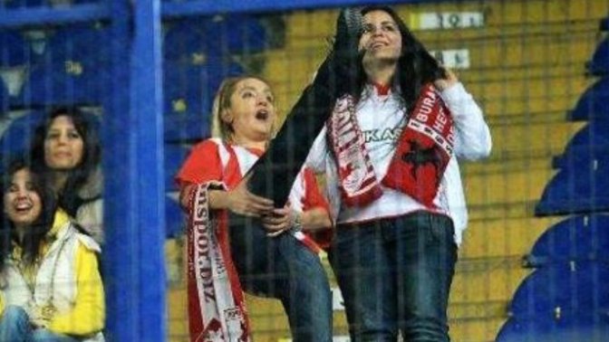 Futbol fanatiği kız iticiliği diye bir şey var mıdır?