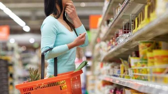 Marketlerde hangi reyon illede gel tüm paranı bana harca diye bağırıyor?