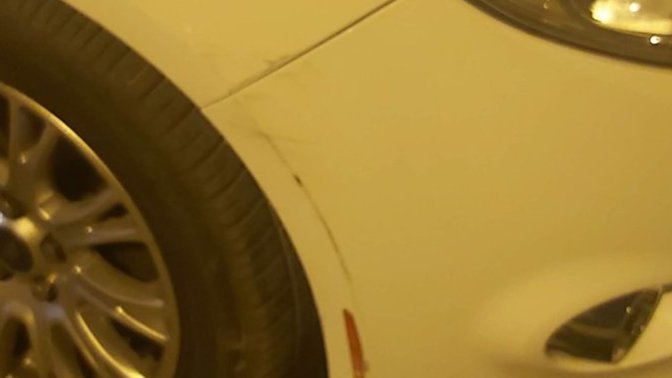 Hatalı olup özür dileyeceği yerde, hakaret edip üste çıkmaya çalıştı: bayan komşumun eseri! Var mı başına böyle bir iş gelen?