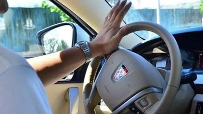 Avuç içi ile direksiyon çevirmek kadınları etkiliyor mu?