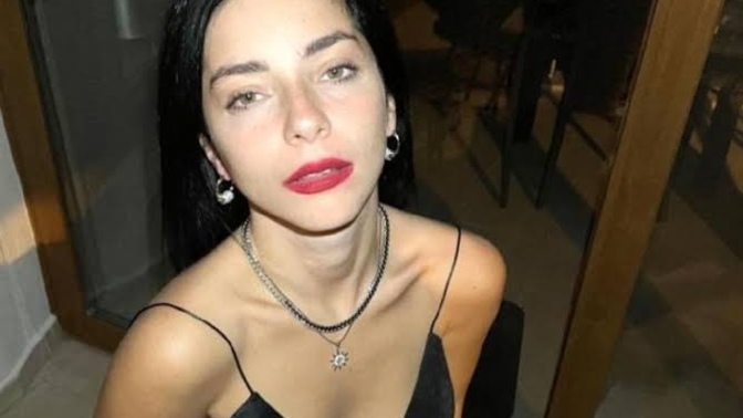 Merve Boluğur “Sahnelere şarkıcı olarak döneceğim.” dedi! Oyuncuların şarkıcı olması mantıklı mı sizce?