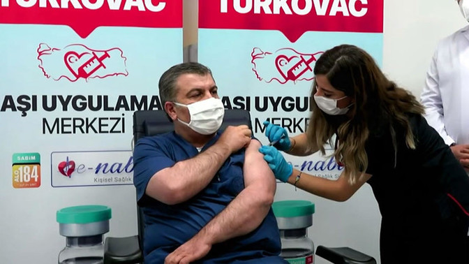 Sağlık Bakanı TURKOVAC aşısı yaptırdı. Yerli aşı yaptırır mısın?