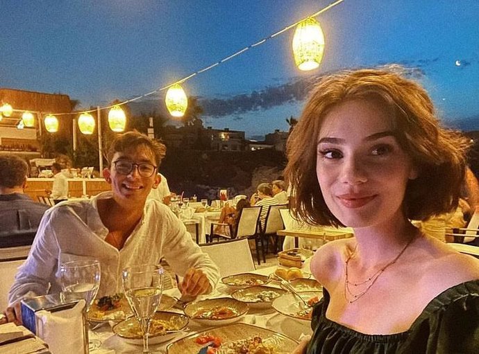 Mete Gazozun sevgilisi güzelliğiyle büyüledi! Mete kariyerinde olduğu gibi aşkta da hedefi 12den vurmamış mı?
