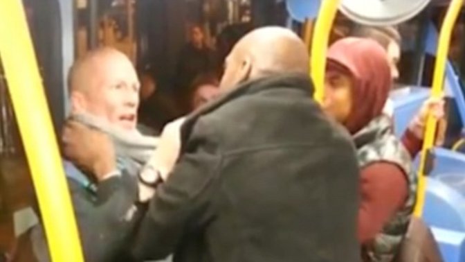 Parfüm sıktı diye otobüste dayak yedi! Parfüm kullanıyor musunuz?