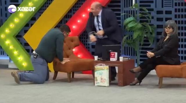 Muharrem Sarıkayanın gazeteciyi tokatlaması Azerbaycanda skeç oldu. Sizce skeç nasıl olmuş?