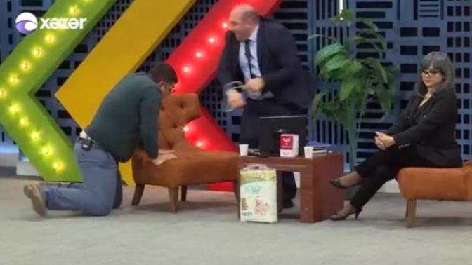 Muharrem Sarıkaya'nın gazeteciyi tokatlaması Azerbaycan'da skeç oldu. Sizce skeç nasıl olmuş?