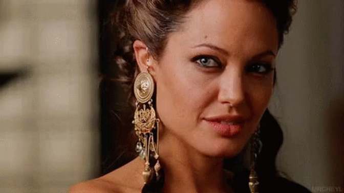 Kendini Türkiye’nin Angelina Jolie’si ilan eden Aslı Hünel’i cidden güzel buluyor musunuz?