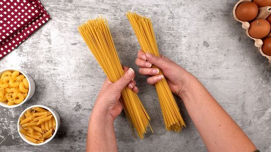 🍝 Spagetti yaparken kırıyor musunuz yoksa bütün mü pişiriyorsunuz?