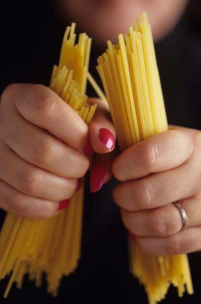 🍝 Spagetti yaparken kırıyor musunuz yoksa bütün mü pişiriyorsunuz?