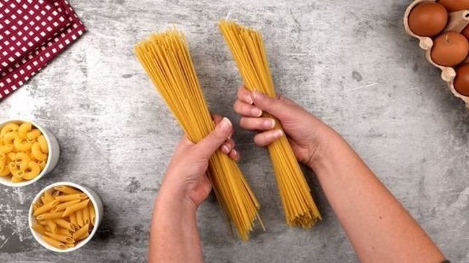 🍝 Spagetti yaparken kırıyor musunuz yoksa bütün mü pişiriyorsunuz?