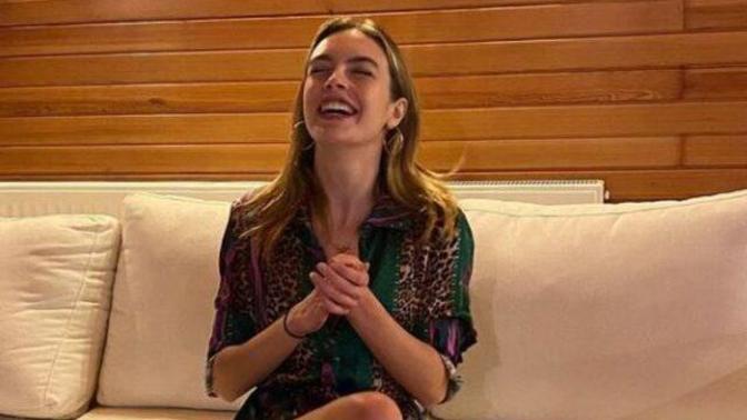 Melis Sezen bacak dekoltesiyle gündemde! Sence çok abartılmıyor mu?