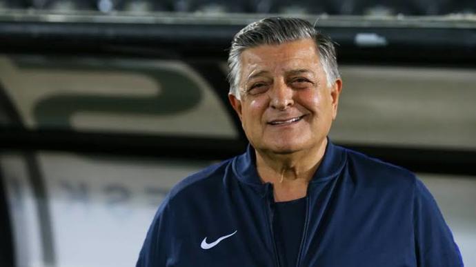 Yılmaz Vural Fenerbahçe atkısını takmışım, Ali Koçtan telefon bekliyorum. dedi. Sizce Yımaz Vurala bir şans verilmeli midir?