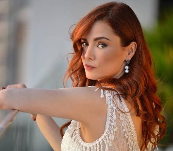 Kızıl saçlı olup çirkin olan birini gördünüz mü?
