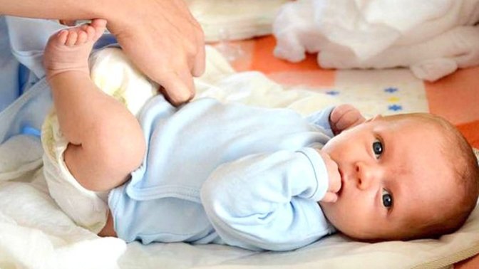 Yeni doğan bebek günde kaç kez kaka yapar?
