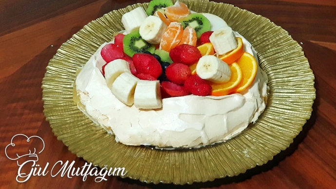 Pavlova tarifim youtube/gülmutfağım kanalında