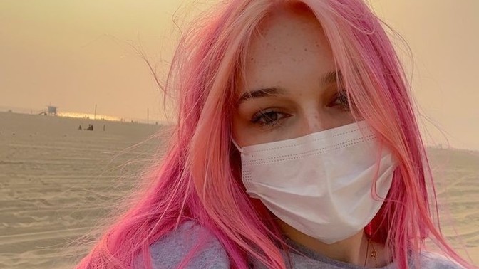 Pembe saç kadına çekicilik mi katıyor yoksa iticilik mi?