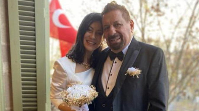 Futbol yorumcusu Erman toroğlu evlenince bende kendimi artık evde kalmış hissetim!😂 Sizce bende artık evlenmelimiyim?