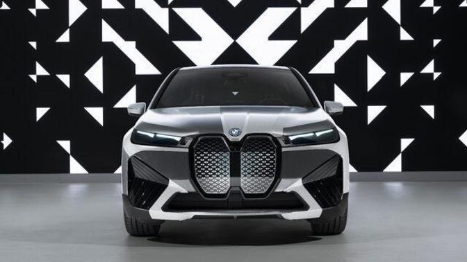 BMW'nin renk değiştiren arabası iX Flow'u nasıl buldunuz?