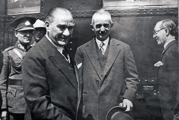Atatürk İsmet İnönüyü Neden Görevden Aldı?