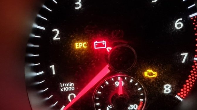 Arabada motoru çalıştırmadan önce bu 3 sembol gözüküyor. Tamirhaneye mi götürmek gerekir?