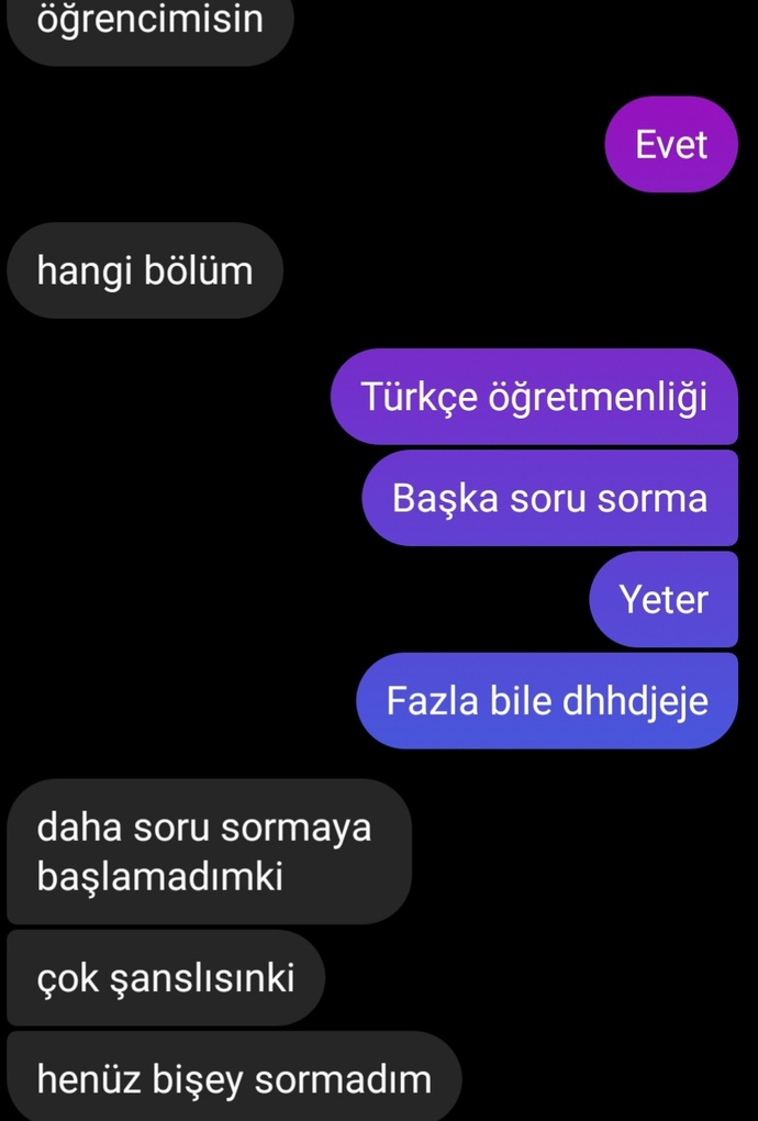 Israrla Instagram da istek attı ben sildim? Daha sonra bu şekilde mesajlasmamiz oldu? sizce tanıdık biri midir?