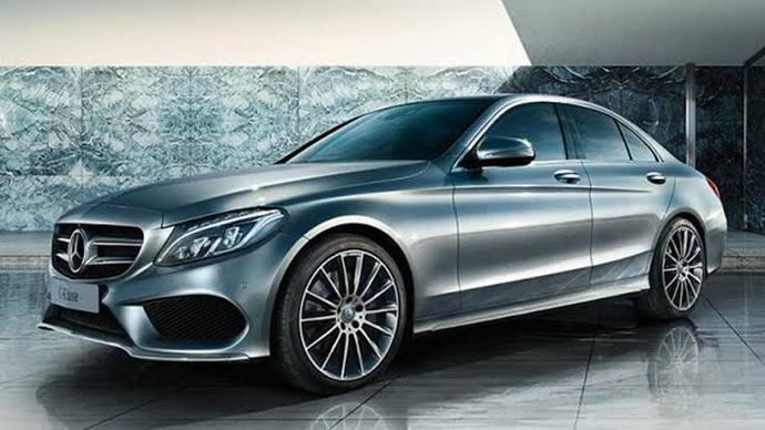 BMW X6 vs. Mercedes C200D AMG, hangisi daha güzel?