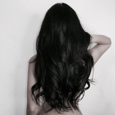 Siyah saç mı daha çok seviyorsunuz attığım resimlerdeki kırmızı saç mı, saçımı bu kırmızıya boyatayım mı yoksa kötü bir renk mi?