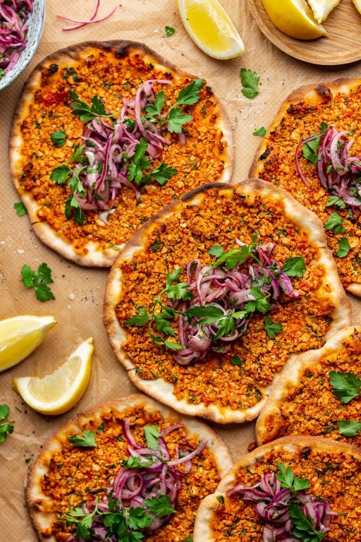 Pizza mı , Lahmacun mu , en çok hangisini seviyorsunuz?