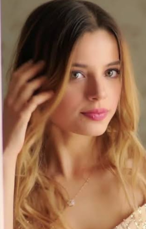Sizce bu kız güzel mi, Leyla Tanlar benziyor mu?
